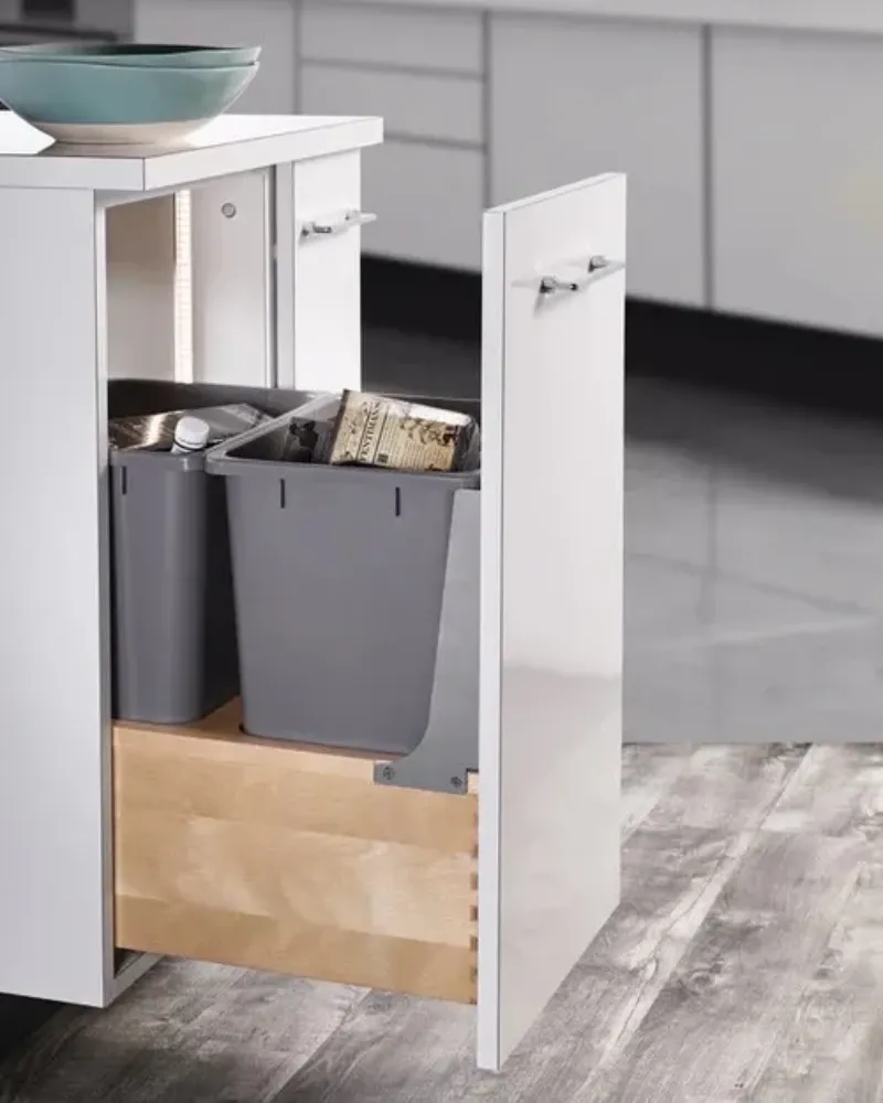 Pull-Out Trash